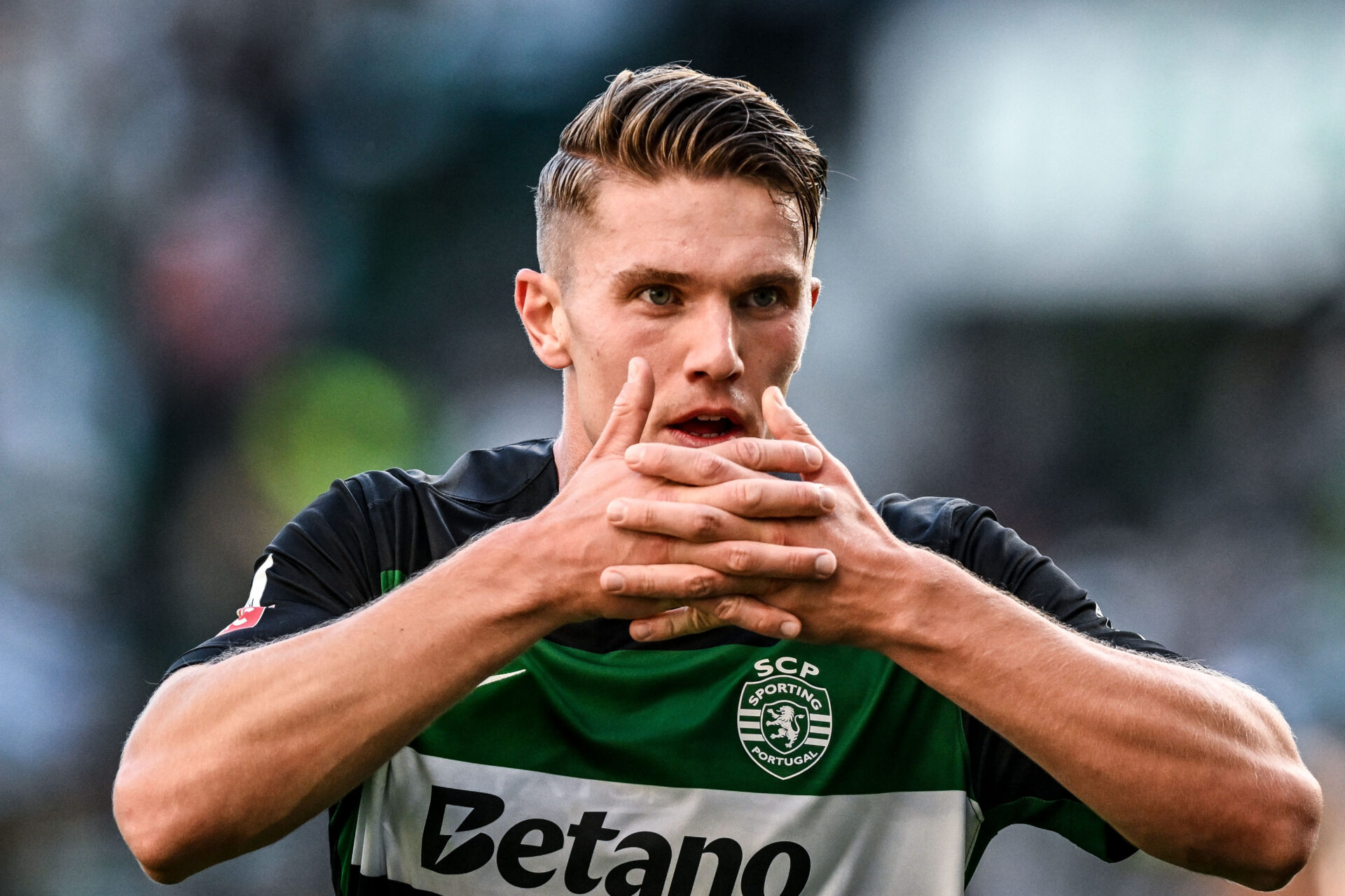 Man United chưa từ bỏ Viktor Gyokeres