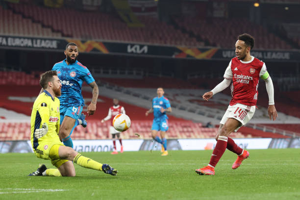 Aubameyang bị fan Arsenal mỉa mai: ‘Ông tổ lốp bóng, sát thủ vòng xuyến, dị nhân xoay sở trong vòng cấm’